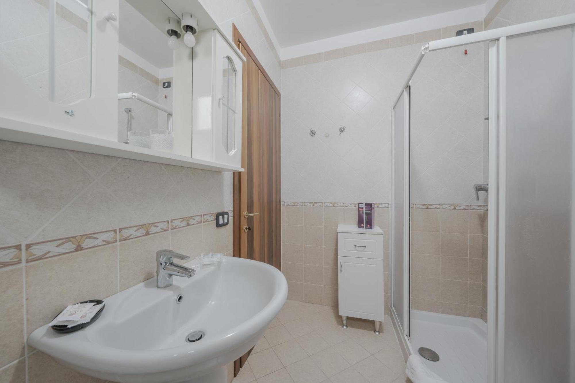 Apt24 - Trilocale A Pochi Passi Dal Lago Con Posto Auto Ferienhaus *