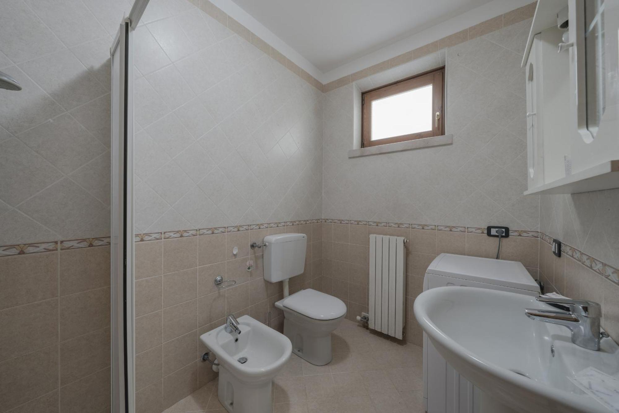 Apt24 - Trilocale A Pochi Passi Dal Lago Con Posto Auto Ferienhaus *